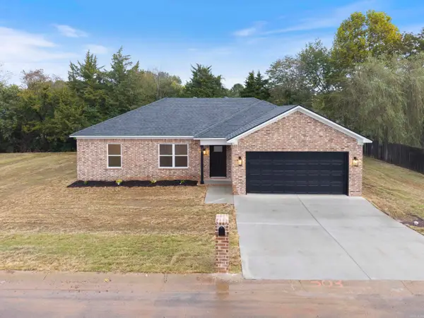 303 Parkway Avenue, Morrilton, AR 72110