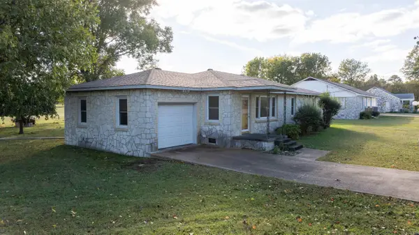 515 E Center Street, Cave City, AR 72521