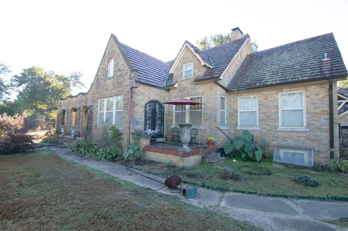 819 W Front Street, Lonoke, AR 72086 - Image #1