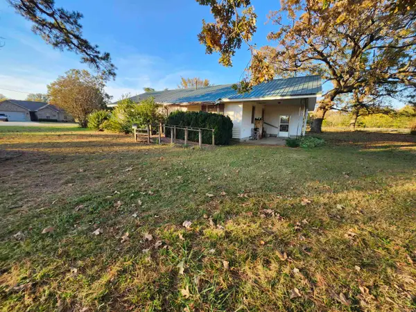 305 E Lindsey Street, Havana, AR 72842