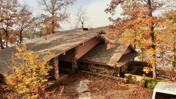 135 Iroquois Dr, Cherokee Village, AR 72529