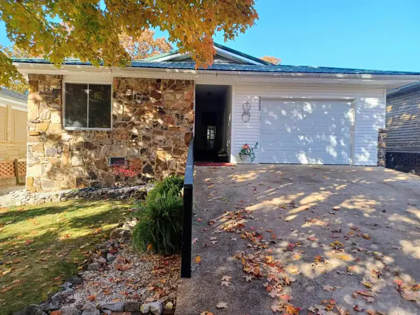 1002 S Manor Drive, Horseshoe Bend, AR 72512