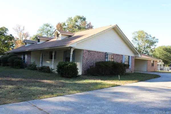 1201 E 42nd St., Texarkana, AR 71854