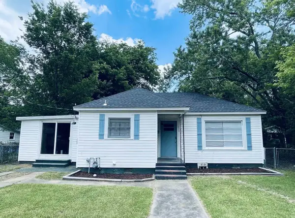 1834 Johnston, Conway, AR 72034