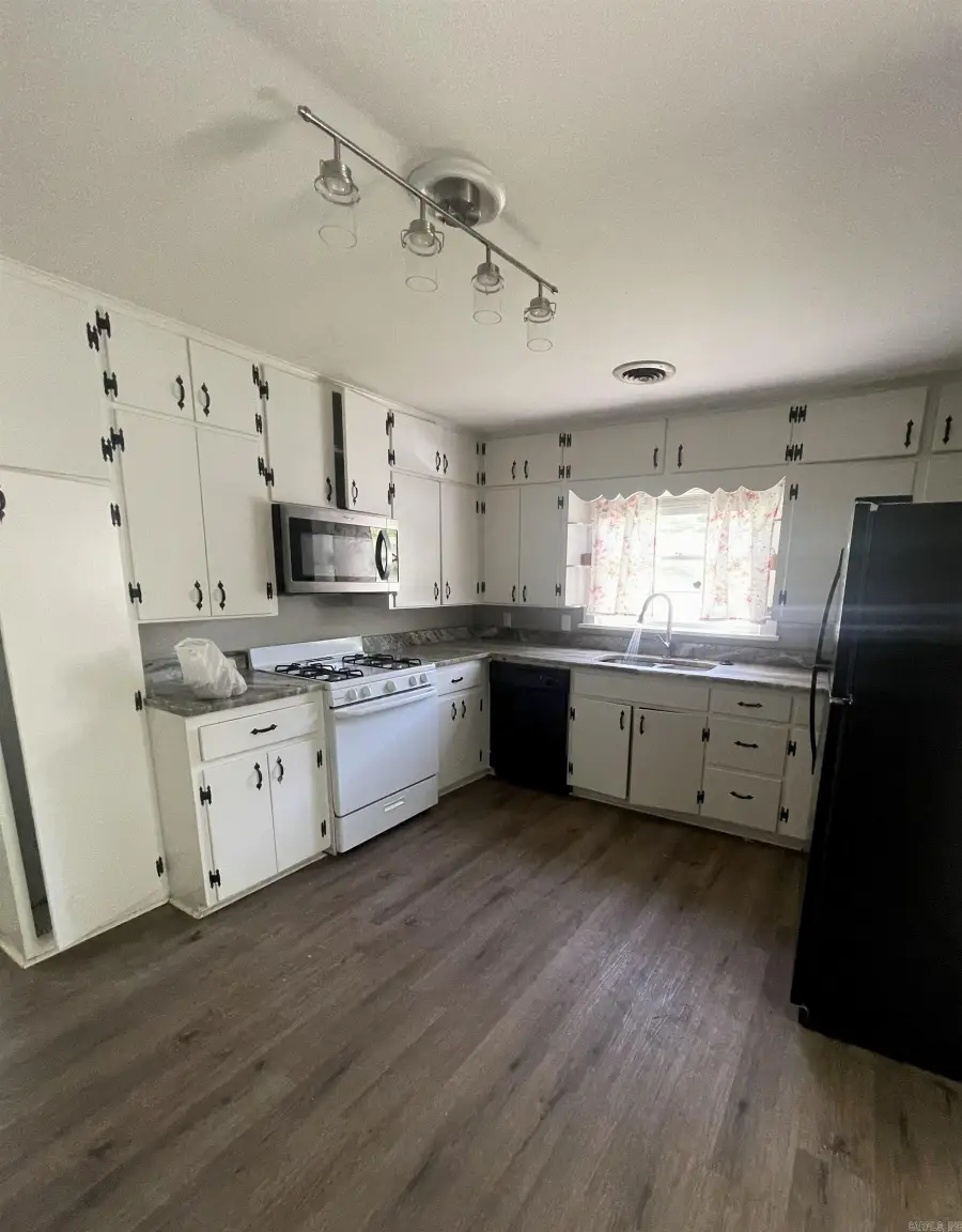 1834 Johnston, Conway, AR 72034 - Image #2