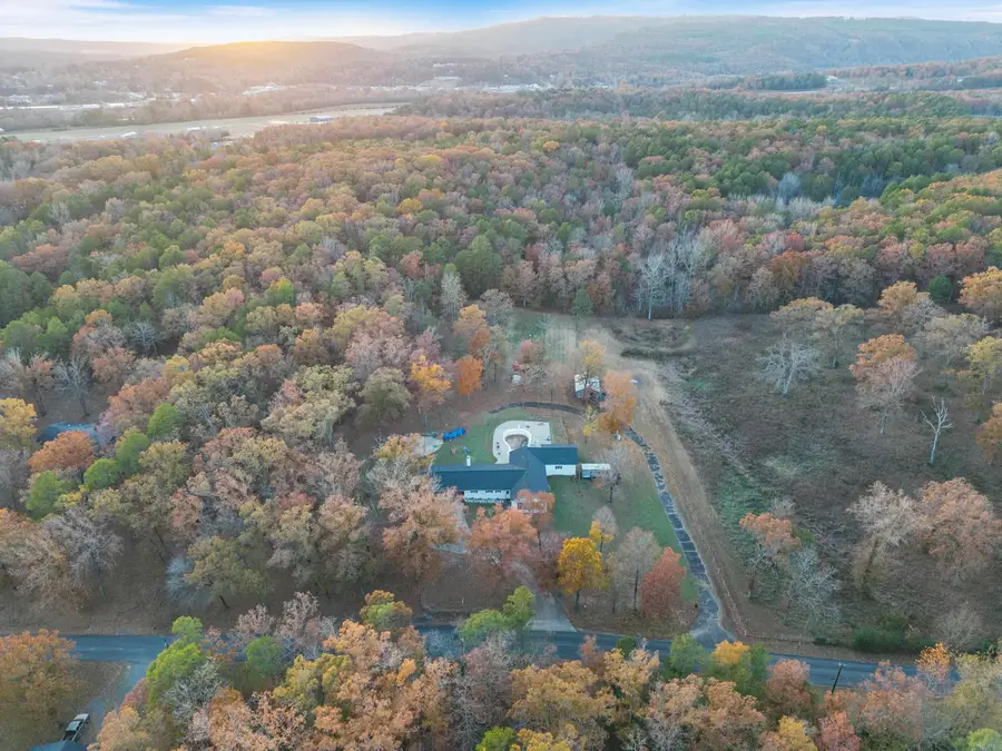 341 Douglas Lane, Clinton, AR 72031 - Image #3