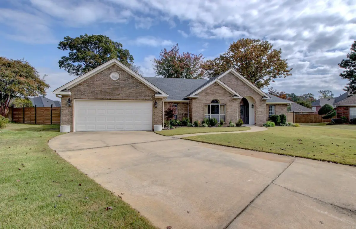 223 Chantilly Circle, Maumelle, AR 72113 - Image #1