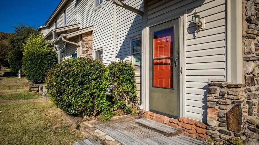 8 Edgehill Cove, Maumelle, AR 72113 - Image #2