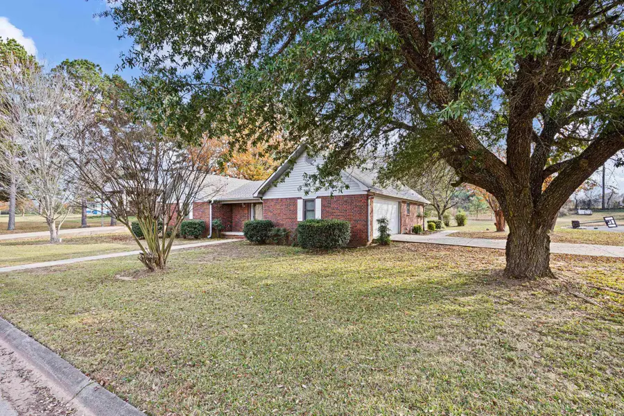 201 Meadow Lynn Drive, Morrilton, AR 72110 - Image #2