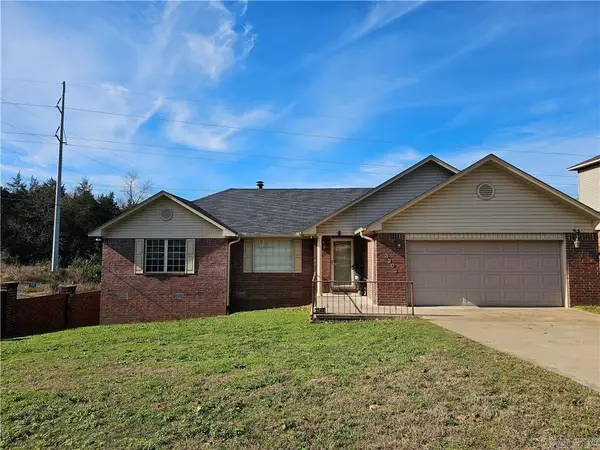 3203 Huntington Dr, Russellville, AR 72802