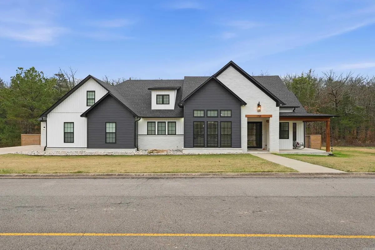 1708 E Holloway St, Morrilton, AR 72110 - Image #1