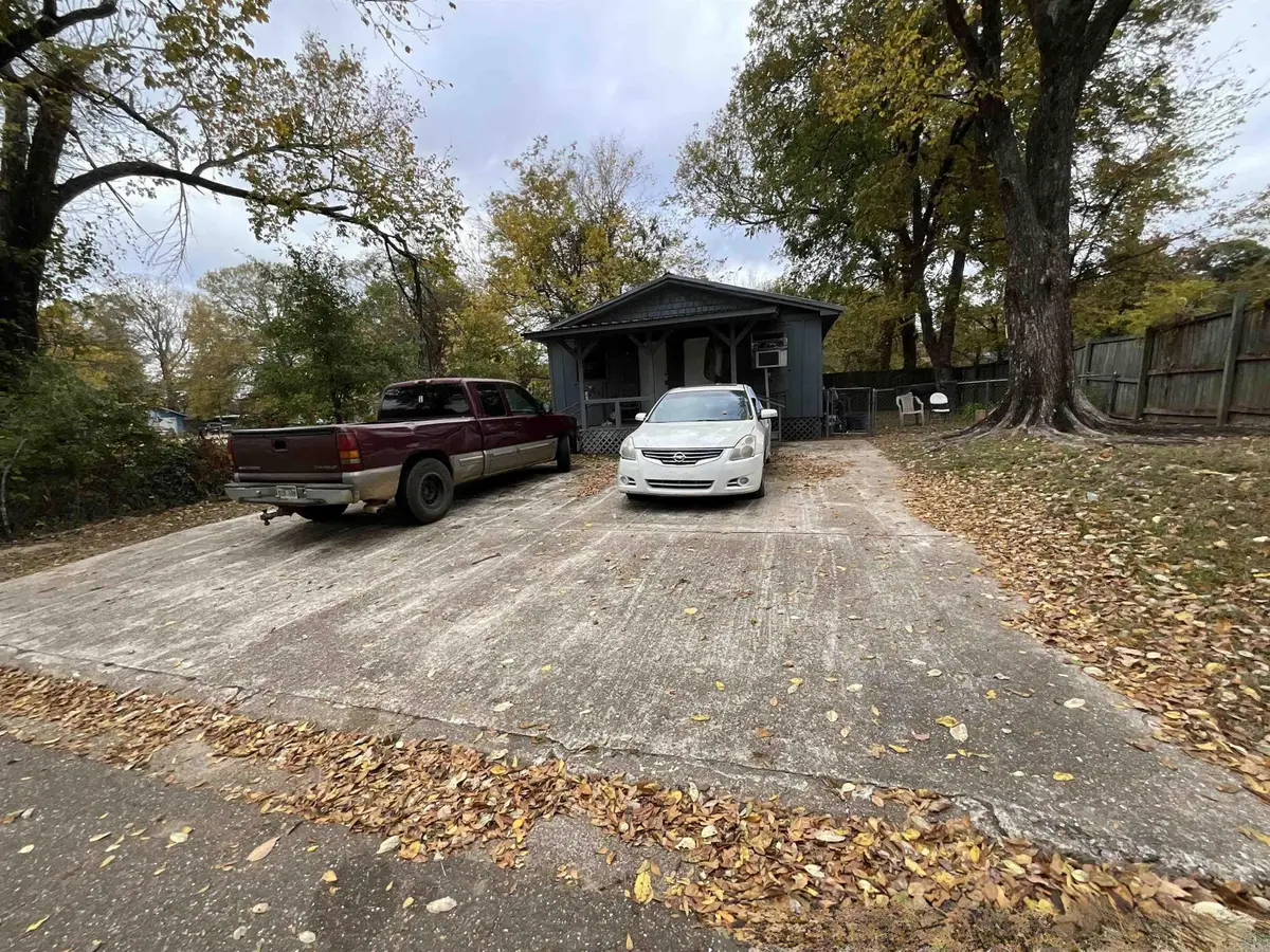 2215 E 11th St, Texarkana, AR 71854 - Image #1