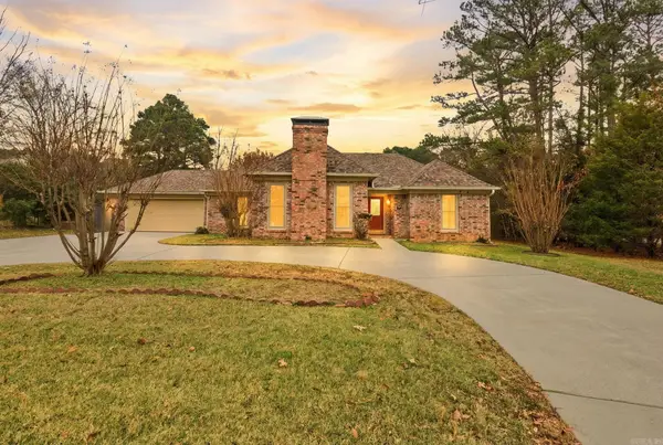 24 Winona Dr, Maumelle, AR 72113