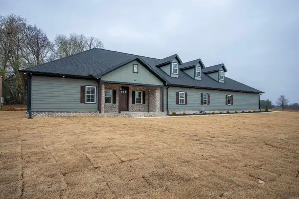 1867 Locust Grove Rd, Batesville, AR 72501