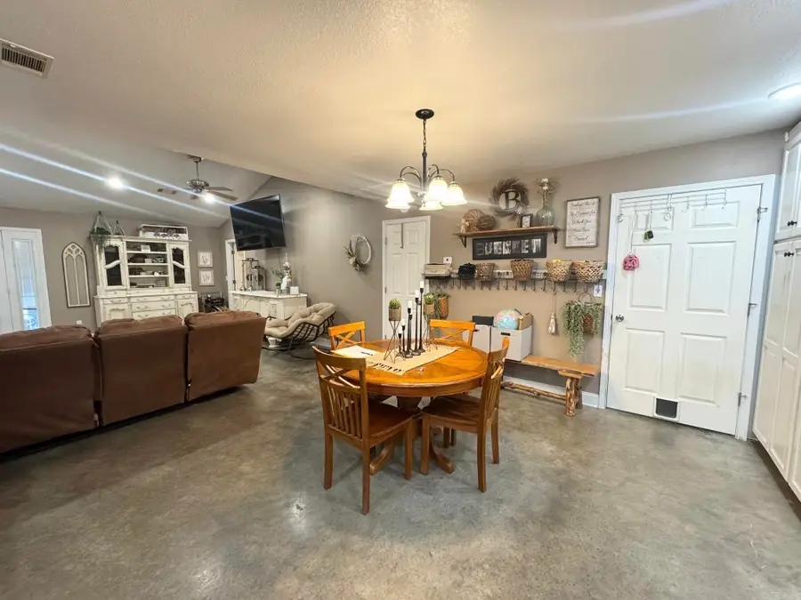 656 Pitard Loop, Mountain View, AR 72560 - Image #3