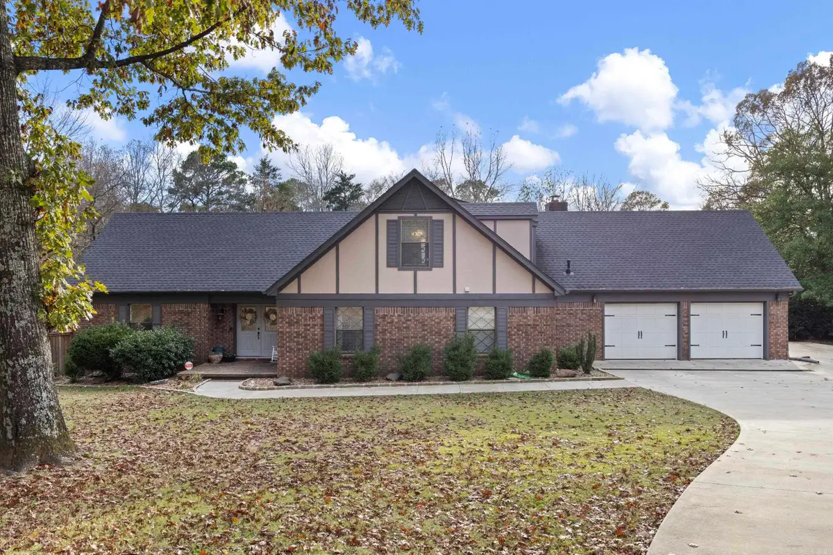 1424 N Lands End Pt, Russellville, AR 72802 - Image #1