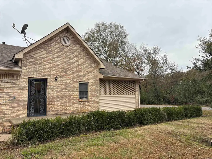 703 W 4th St, Lonoke, AR 72086 - #2