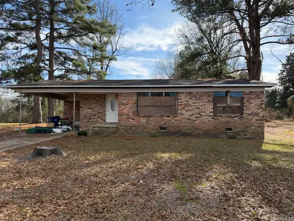 137 Carter St, Camden, AR 71701