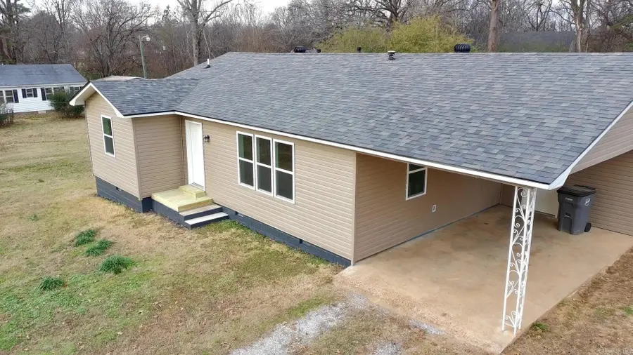 110 W 7th Street, Newark, AR 72562 - #2