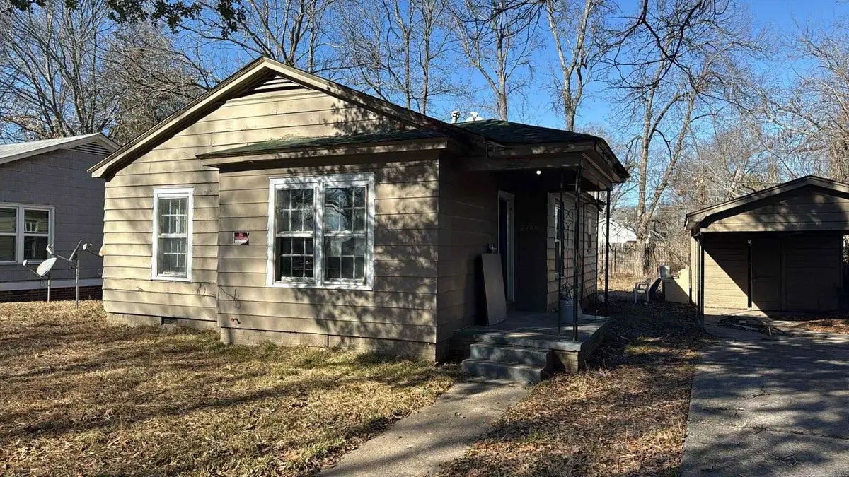 2305 W 25th Avenue, Pine Bluff, AR 71603 - #1