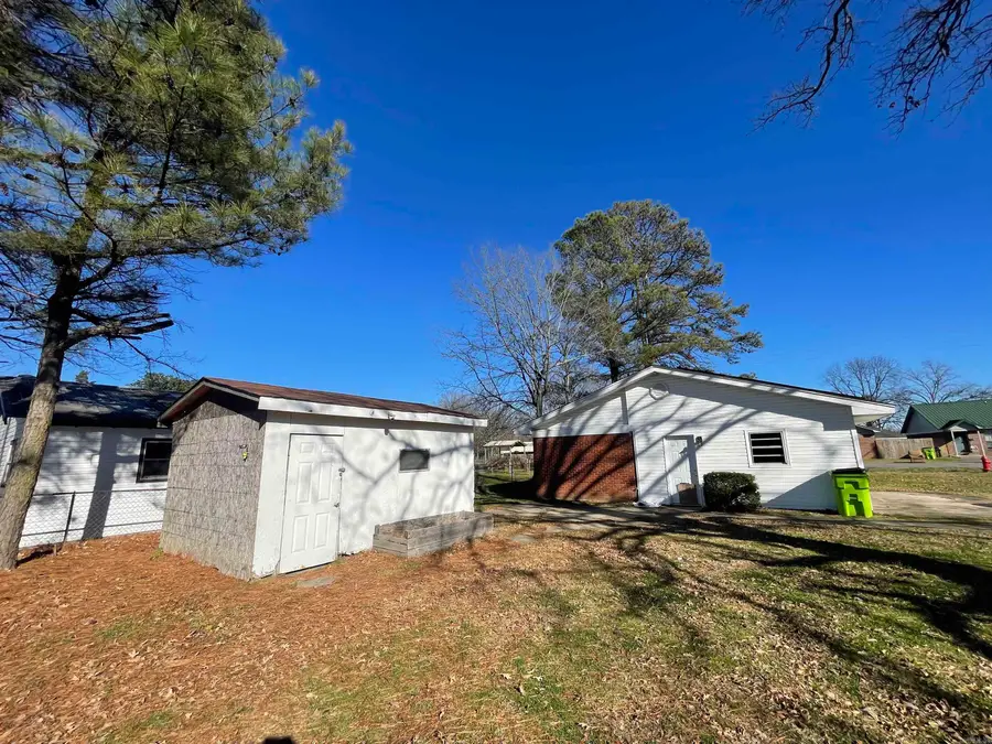 428 E 4th Street, Lonoke, AR 72086 - #3