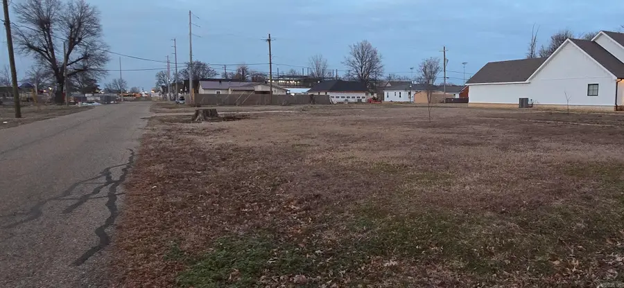 802 Poplar Ave E, Wynne, AR 72396 - #2