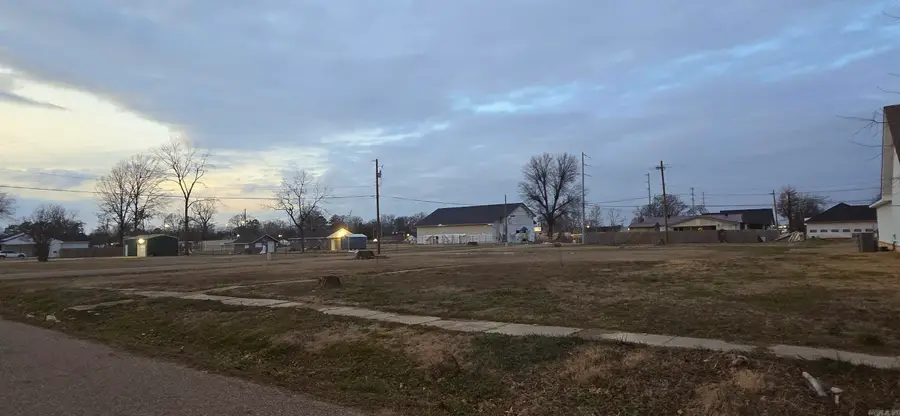 802 Poplar Ave E, Wynne, AR 72396 - #3