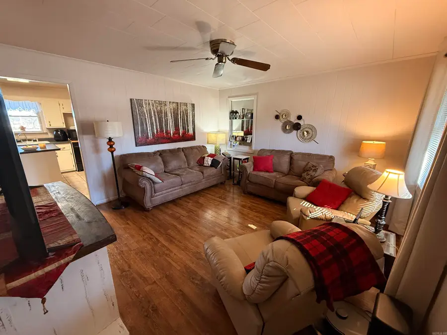 913 Hillview Dr, Paragould, AR 72450 - Image #2