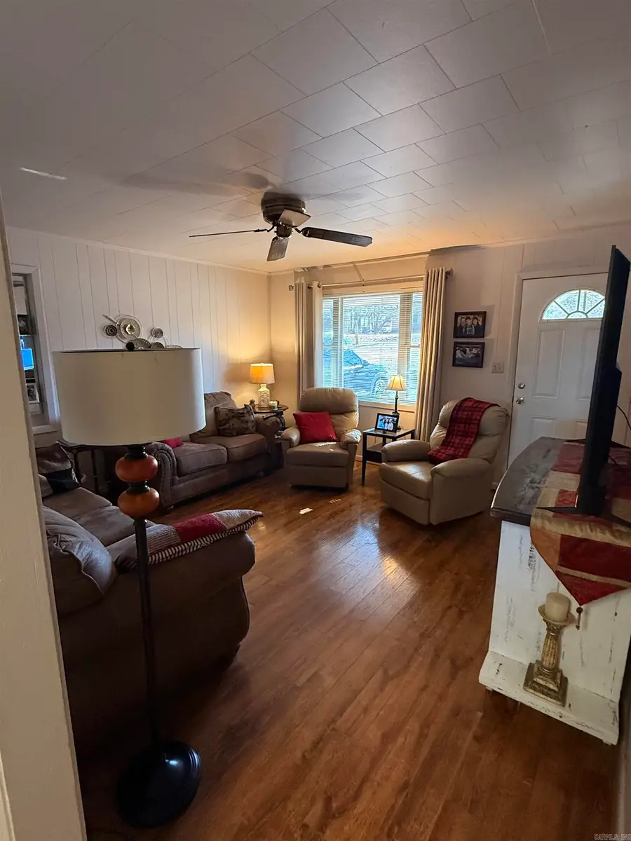 913 Hillview Dr, Paragould, AR 72450 - Image #3