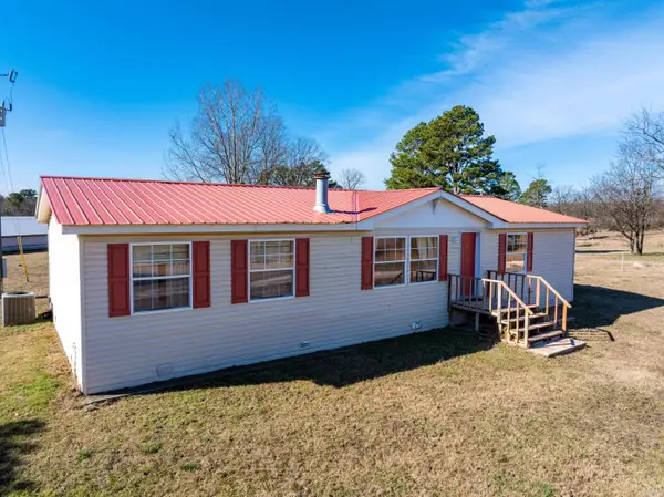 523 E Red Barn Road, Cave City, AR 72521