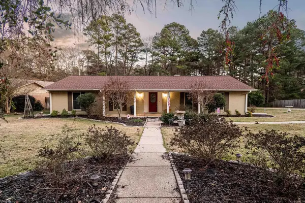 501 Woodview Dr, El Dorado, AR 71730