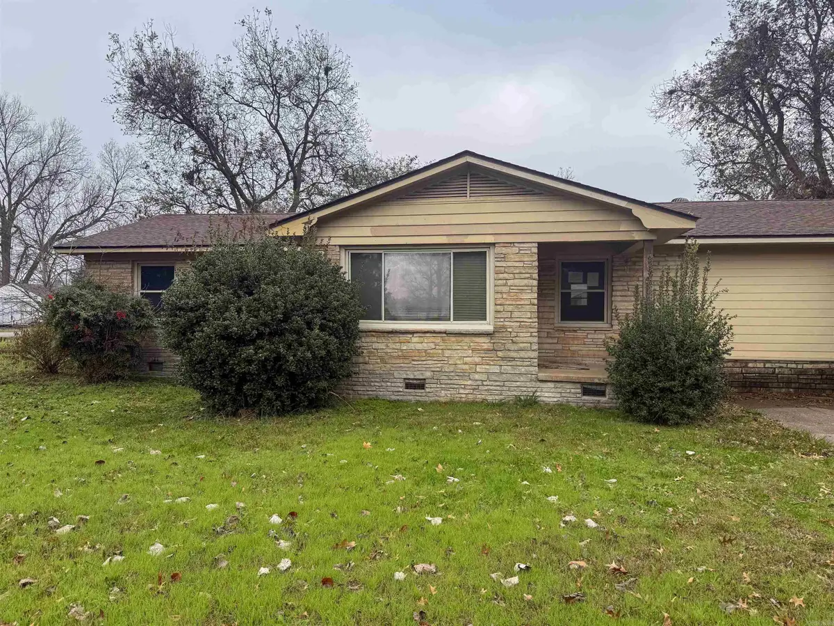 1210 W Hale Avenue, Osceola, AR 72370 - #1