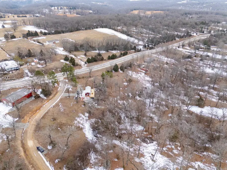 483 Oakwood Acres Circle, Flippin, AR 72634 - Image #3