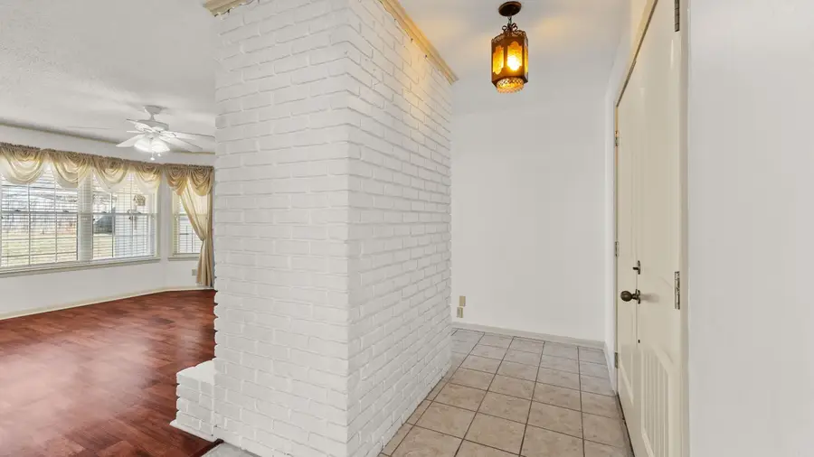 7 Horseshoe Dr., Wake Village, TX 75501 - #2