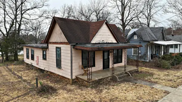 1105 7th St, Mena, AR 71953