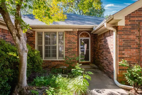 608 Cambridge Place Drive, Little Rock, AR 72227