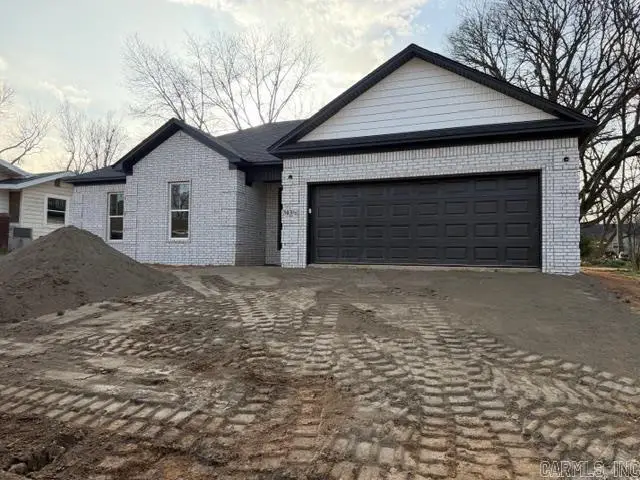 303 1/2 N West Street, Morrilton, AR 72110 - #2