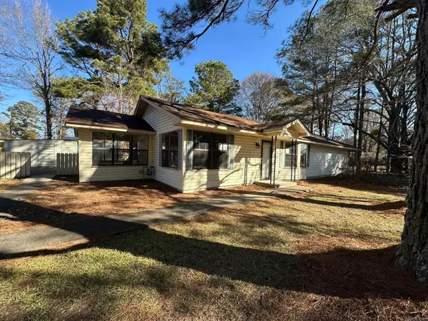 1211 E 47th Avenue, Pine Bluff, AR 71601