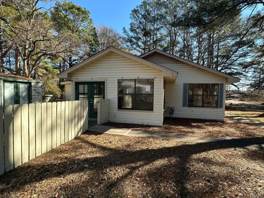 1211 E 47th Avenue, Pine Bluff, AR 71601 - #3