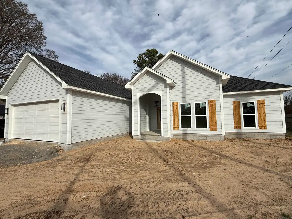 706 N Cedar Street, Morrilton, AR 72110 - #1