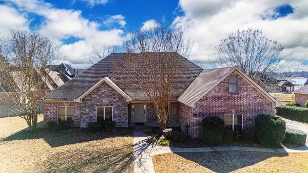 5015 Caribbean Drive W, Benton, AR 72019