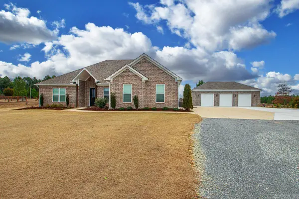 10664 Gunter Loop, Benton, AR 72019