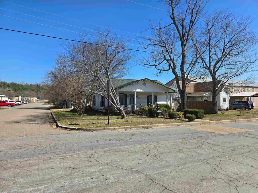 600 Fourth St, Mena, AR 71953 - #3