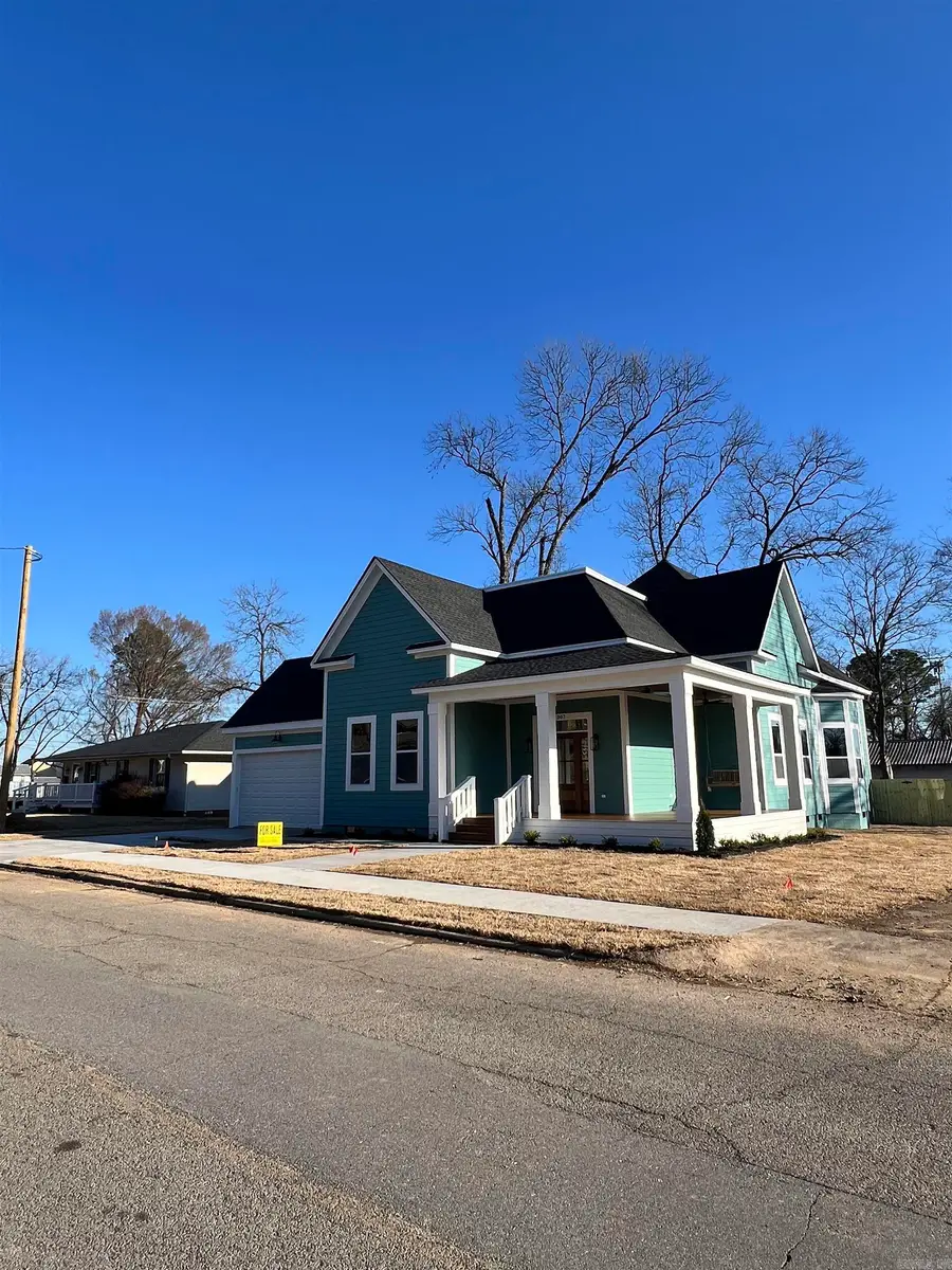 307 E Center Avenue, Searcy, AR 72143 - #2