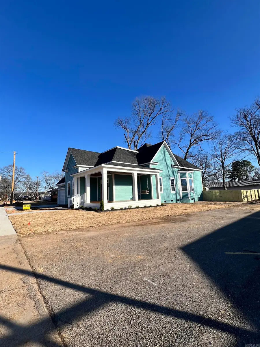 307 E Center Avenue, Searcy, AR 72143 - #3