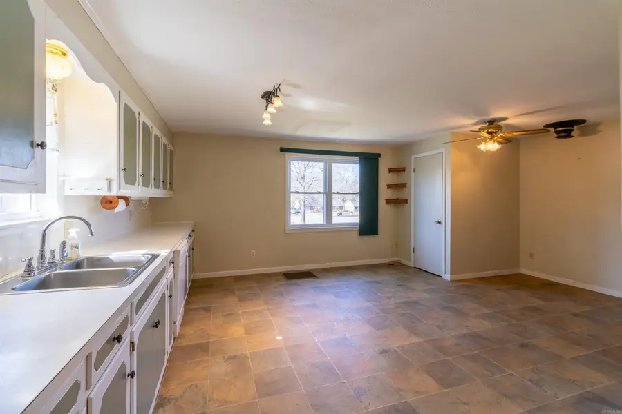 1711 W Cline St, Clarksville, AR 72830 - #3