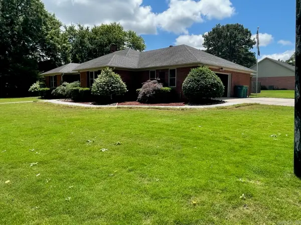 902 Deerfield Ct, Russellville, AR 72801