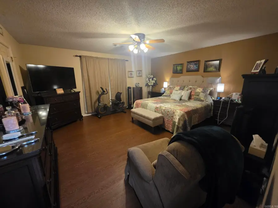902 Deerfield Ct, Russellville, AR 72801 - #2