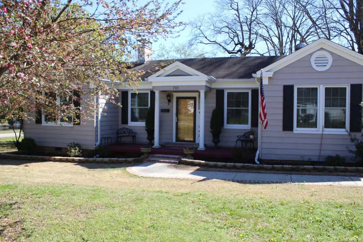 701 W Sunset, Nashville, AR 71852 - #1