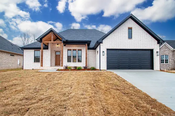 557 Valley Oak Drive, Sherwood, AR 72120